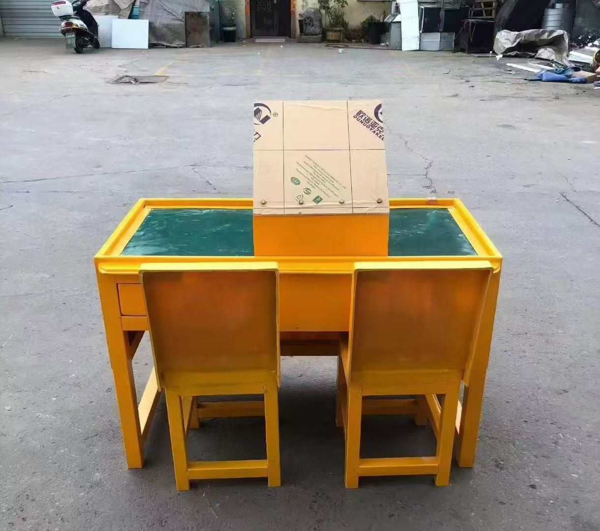 十月田镇防静电导通桌井下煤矿火工品发放桌：危险品流转的安全守护者